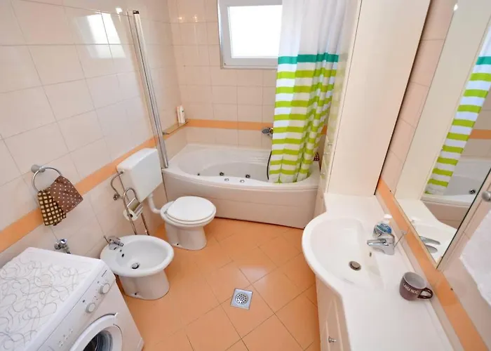 شقة 2br Premium, Fireplace & Parking زادار