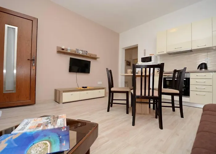 2br Premium, Fireplace & Parking شقة *