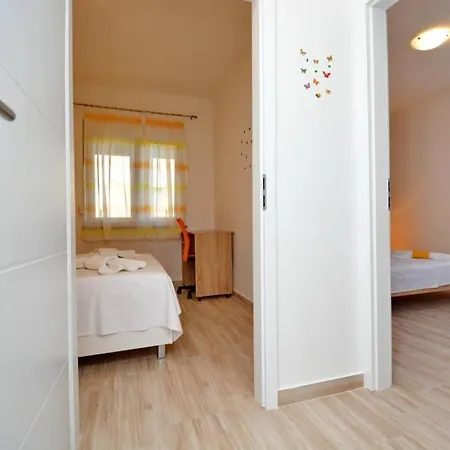 Апартаменти 2Br Premium, Fireplace & Parking Zadar *